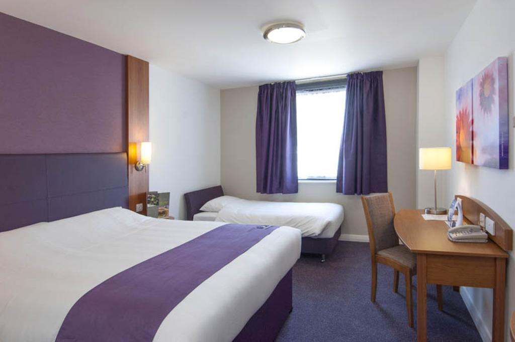 Premier Inn Dundee West Bilik gambar